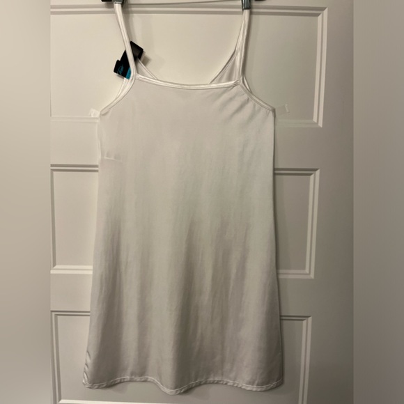 NWT’s Vanity Fair Dual Reversible Neckline Straight/V-Neck Slip Nighty Lounger - Picture 2 of 12